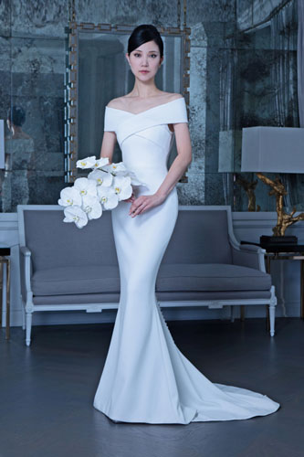 Vestido de noiva minimalista - crédito - Romona Keveza
